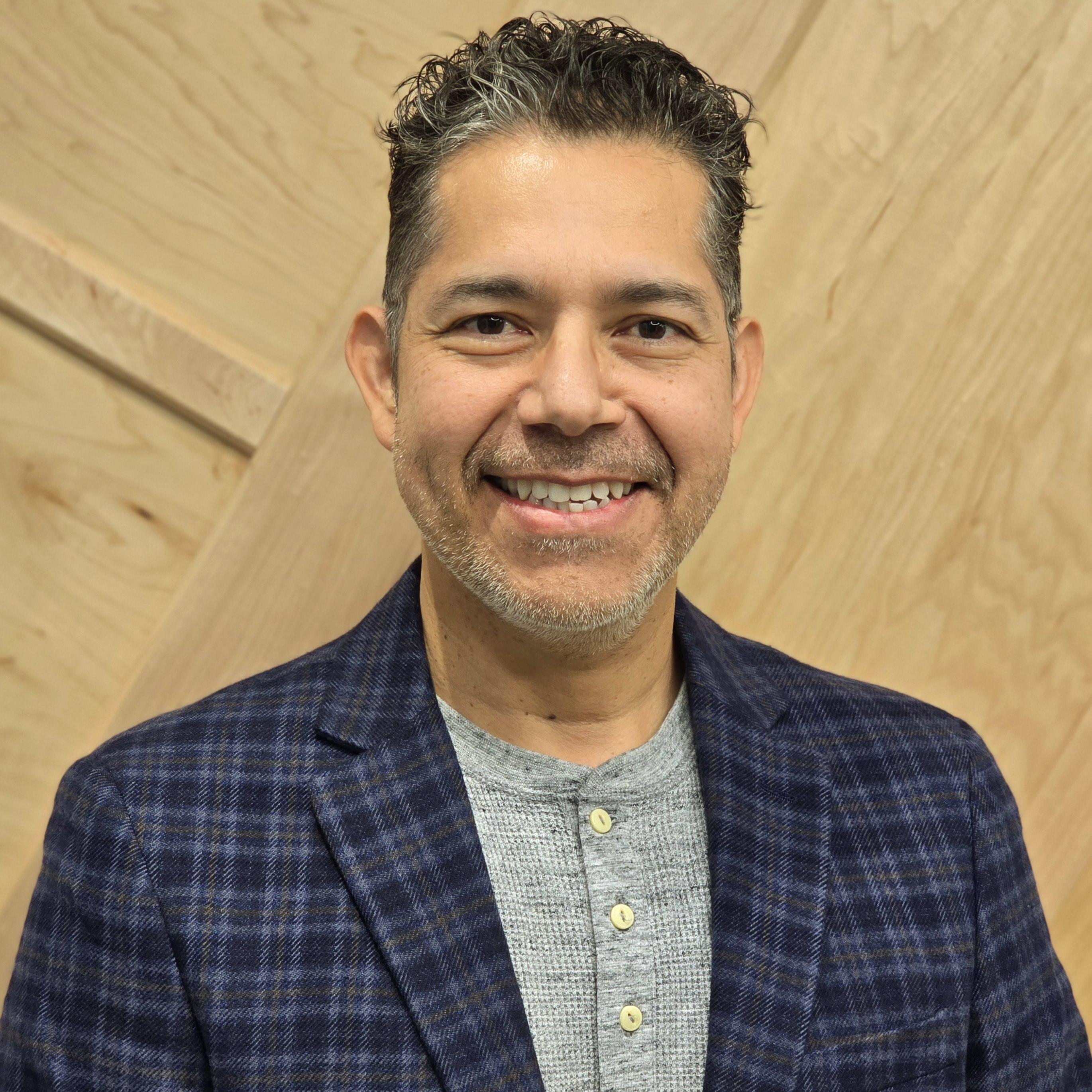 Ismar Vallecillos Headshot